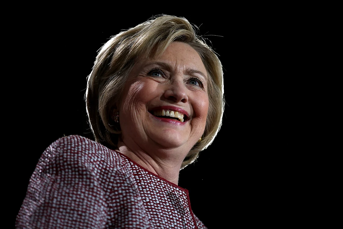 Hillary Clinton, în sacoul Armani de peste 12.000 de dolari
