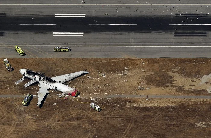 Avionul prăbuşit în San Francisco (Foto: Reuters)