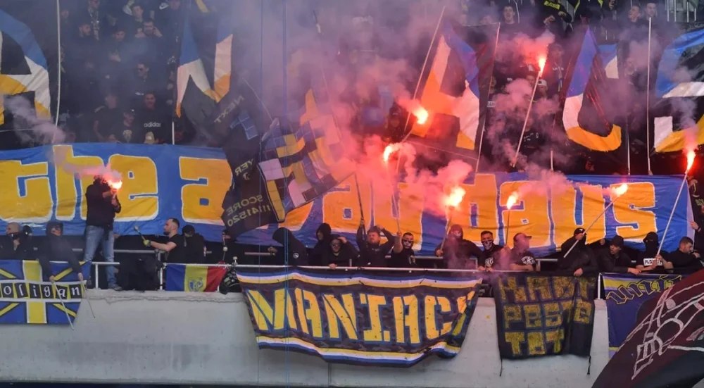 Suporterii ploieșteni au provocat incidente în Capitală, la meciul cu FCSB. Jandarmii au folosit gaze lacrimogene