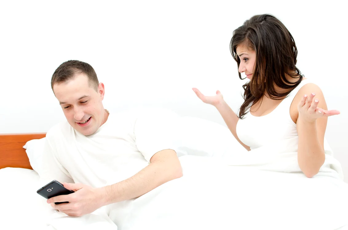 
    Lucruri care le enervează pe femei în timpul sexului: Vorbitul la telefon le scoate din săritefoto: 123RF  
