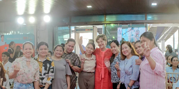 Excelența Sa, Răduța Dana Matache, Ambasadorul României în Filipine jpg