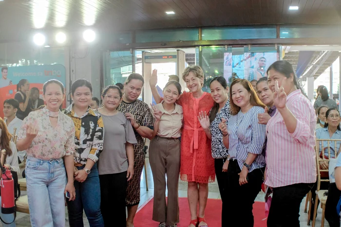 Ambasadoarea României în Filipine, în lijlocul unor filipineze