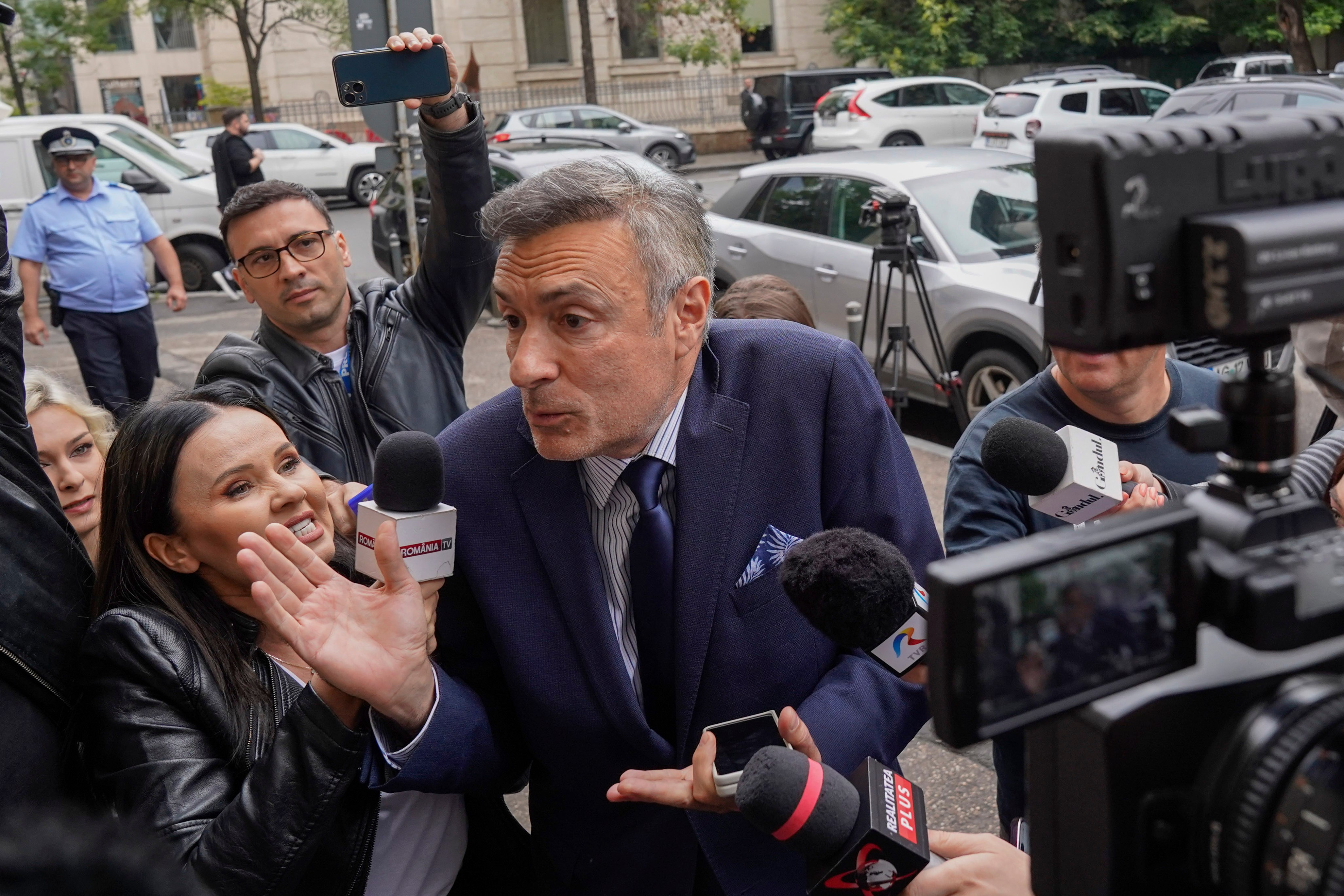 Florian Coldea, urmărit penal de DNA. Control judiciar pentru generalul Dumitru Dumbravă Florian Coldea, urmărit penal de DNA. Control judiciar pentru generalul Dumitru Dumbravă