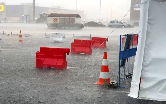 inundatii la centrul de vaccinare drive thru din deva foto ro vaccinare
