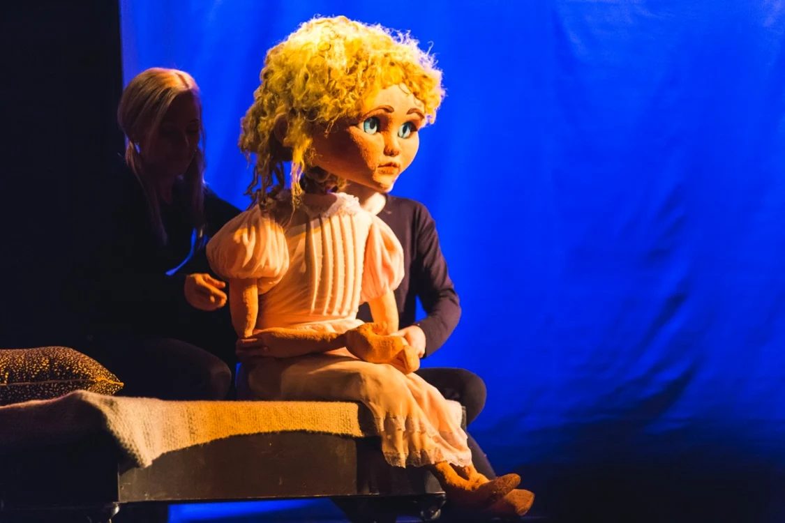 Scenă din spectacolul ”Peter Pan” Foto: Valentin Trufaşu
