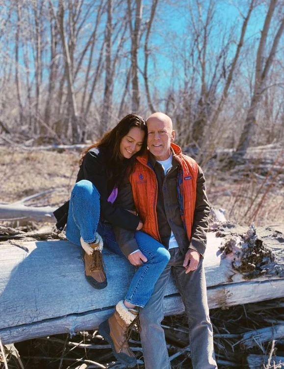 Bruce Willis, alături de Emma, la câteva săptămâni după ce a aflat că e bolnav. Aprilie 2022