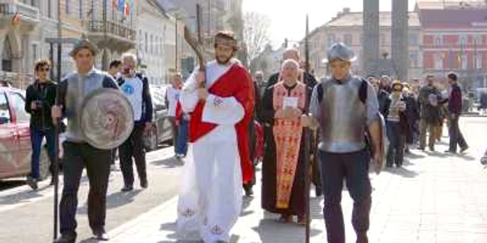 Ceremonia religioasă s-a desfăşurat în centrul oraşului.