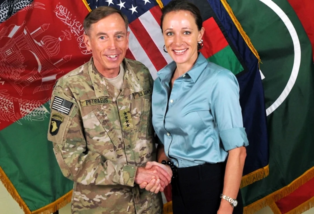 David Petraeus şi Paula Broadwell FOTO AFP