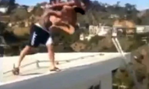 Janice Griffith aruncată de pe acoperiş jpeg