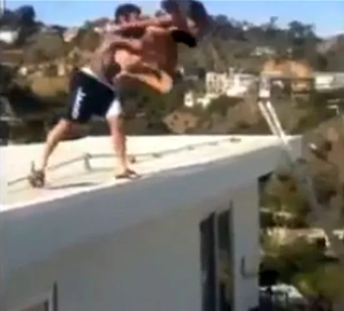 Janice Griffith aruncată de pe acoperiş