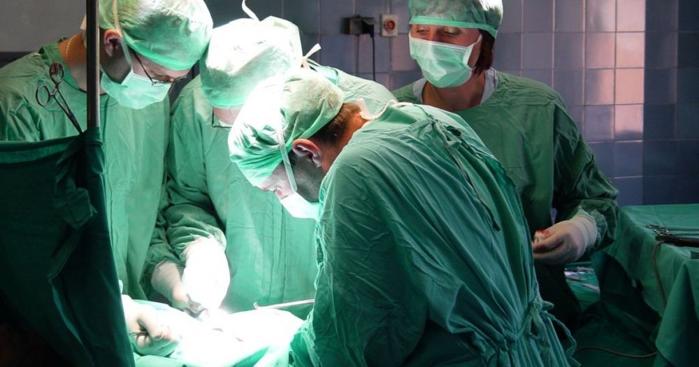 Ce este și cum se tratează adenomul de prostată, boala de care suferă Regele Charles