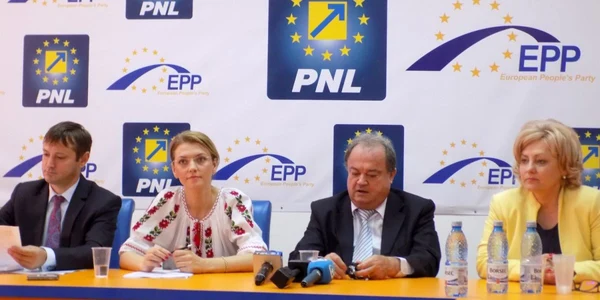 Alina Gorghiu a venit la Bacău în ie populară FOTO Mircea Merticariu