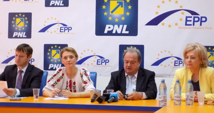 Alina Gorghiu a venit la Bacău în ie populară FOTO Mircea Merticariu