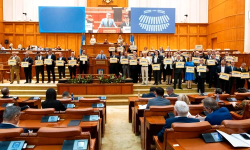 protest AUR Parlament Facebook George Simion jpg