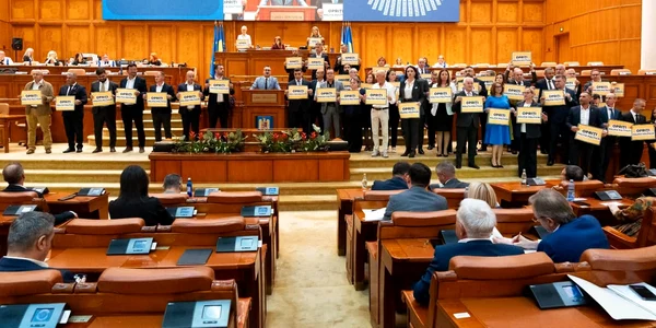 protest AUR Parlament Facebook George Simion jpg