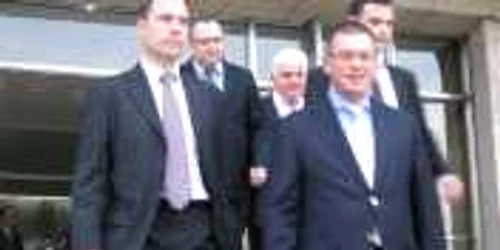 Premierul Ungureanu s-a întânit cu şefii din administraţia locală