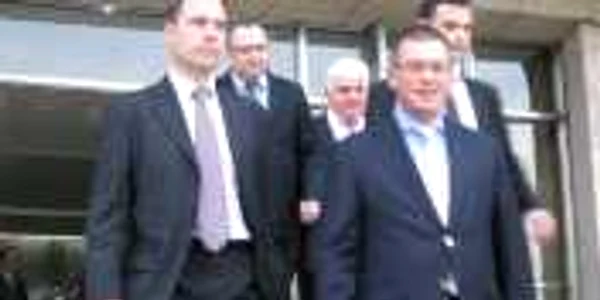 Premierul Ungureanu s-a întânit cu şefii din administraţia locală