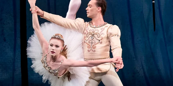Sara Mearns și Tyler Angle, prim-balerini New York City Ballet.