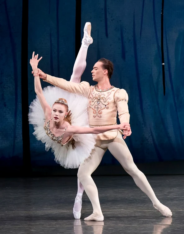 Sara Mearns și Tyler Angle de la New York City Ballet FOTO: Arhivă