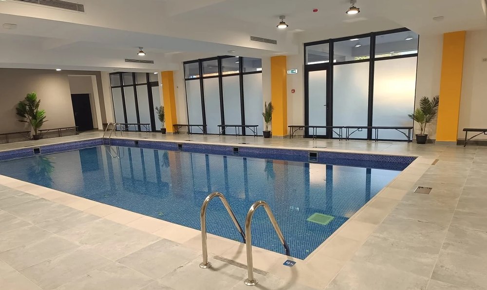 Școala din România cu piscină, lift și încălzire în pardoseală. Copiii se duc de drag la cursuri