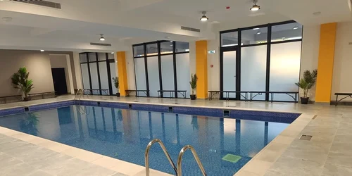 Școala din România care are piscină. FOTO observatorulph.ro