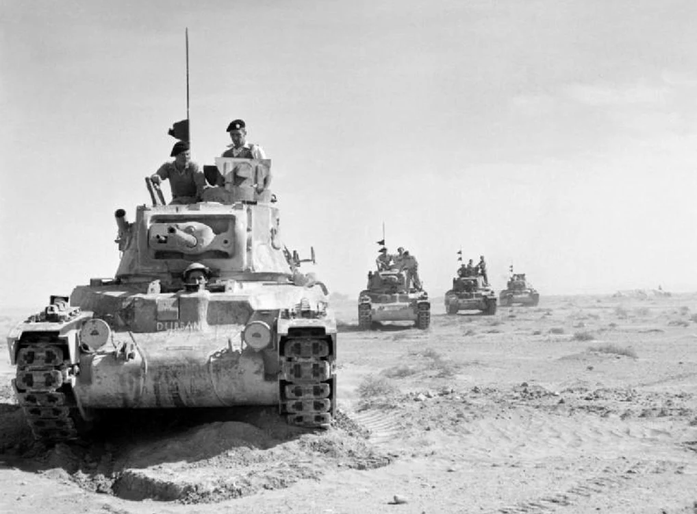 Tancuri britanice în Africa de Nord, în noiembrie 1941 (© Imperial War Museums)