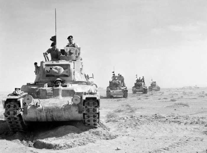 Tancuri britanice în Africa de Nord, în noiembrie 1941 (© Imperial War Museums)