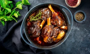 Friptura de miel cu legume  Sursa foto shutterstock 2259947757 jpg