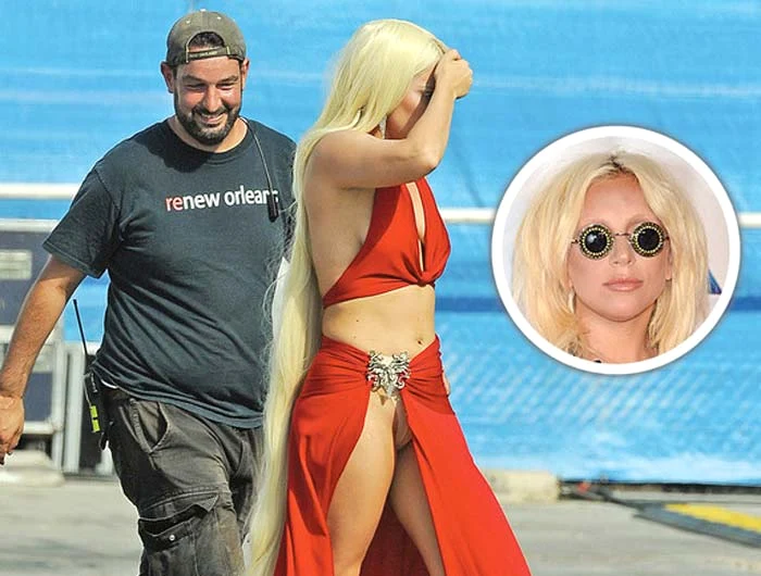 
    Crăpătura rochiei a descoperit mai mult decât şi-ar fi dorit cântăreaţa de 29 de ani Foto: Photoland/ Wenn/ AP  