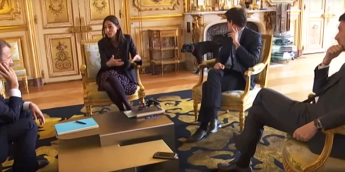 Nemo pipi la Palatul Elysee jpeg