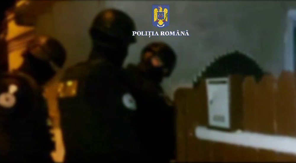Femei forțate să se prostitueze în apartamente din Buzău și Brăila, salvate de polițiști din mâinile proxeneților VIDEO 