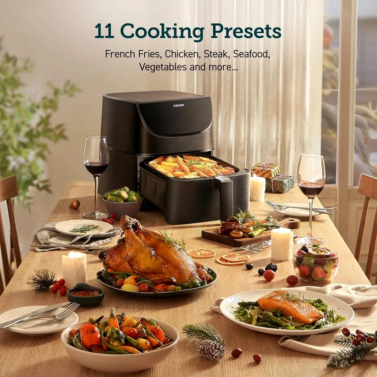 Friteuza cu aer cald Cosori Air Fryer 5.5L CP158-AF pe o masă plină de preparate Foto United Tim jpg