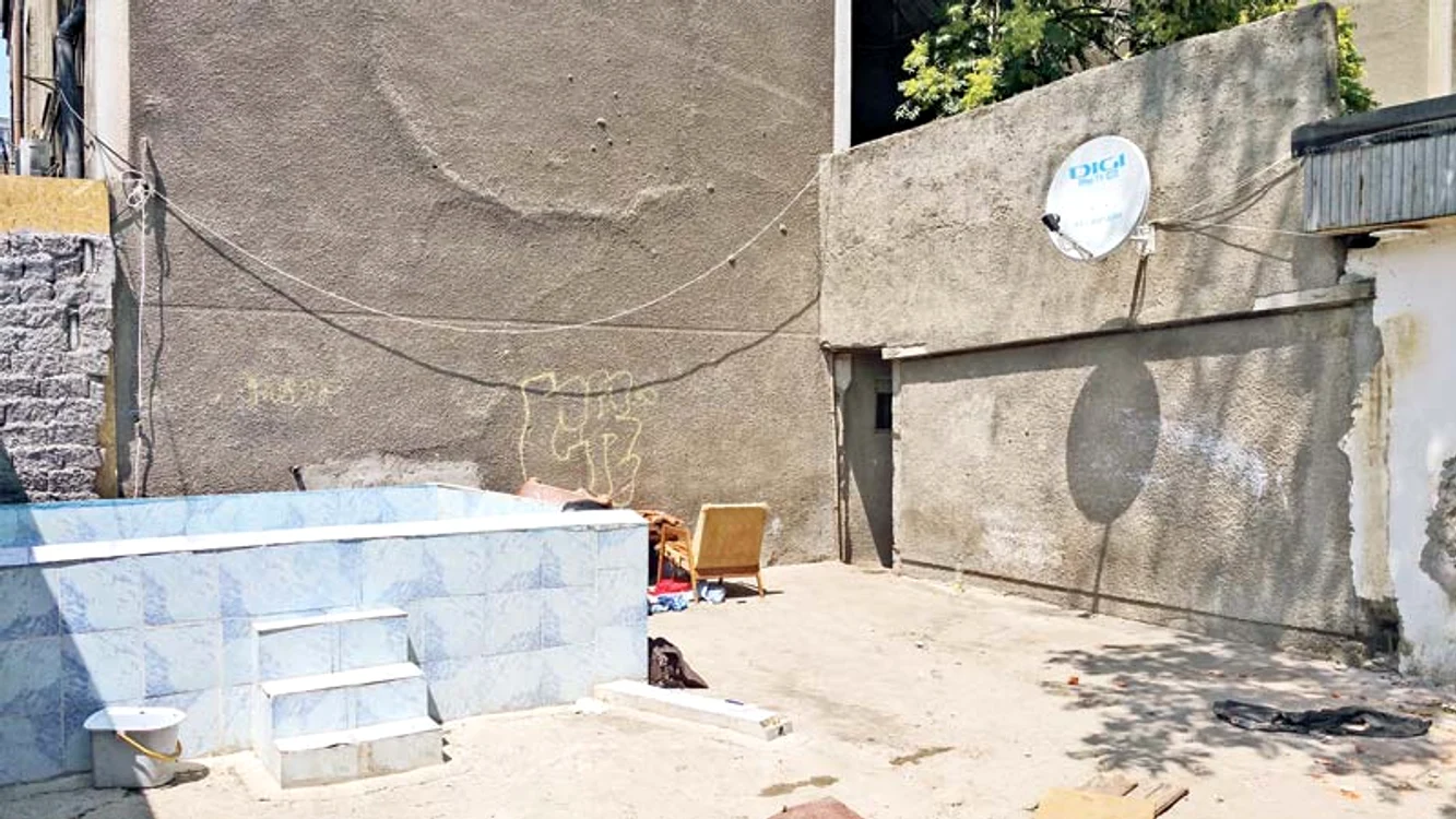 La intrarea în catacombe a fost construită piscina Foto: Poliţia Română, Mediafax