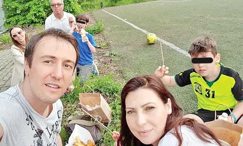 12 calin geambasu cu familia si prietenii 0 jpeg