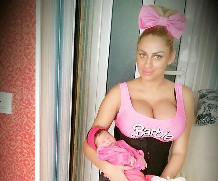 Daniela Stan şi iubitul ei Gabi vor fi părinţi spirituali pentru micuţa Ştefania isabelafoto: Arhiva Personală