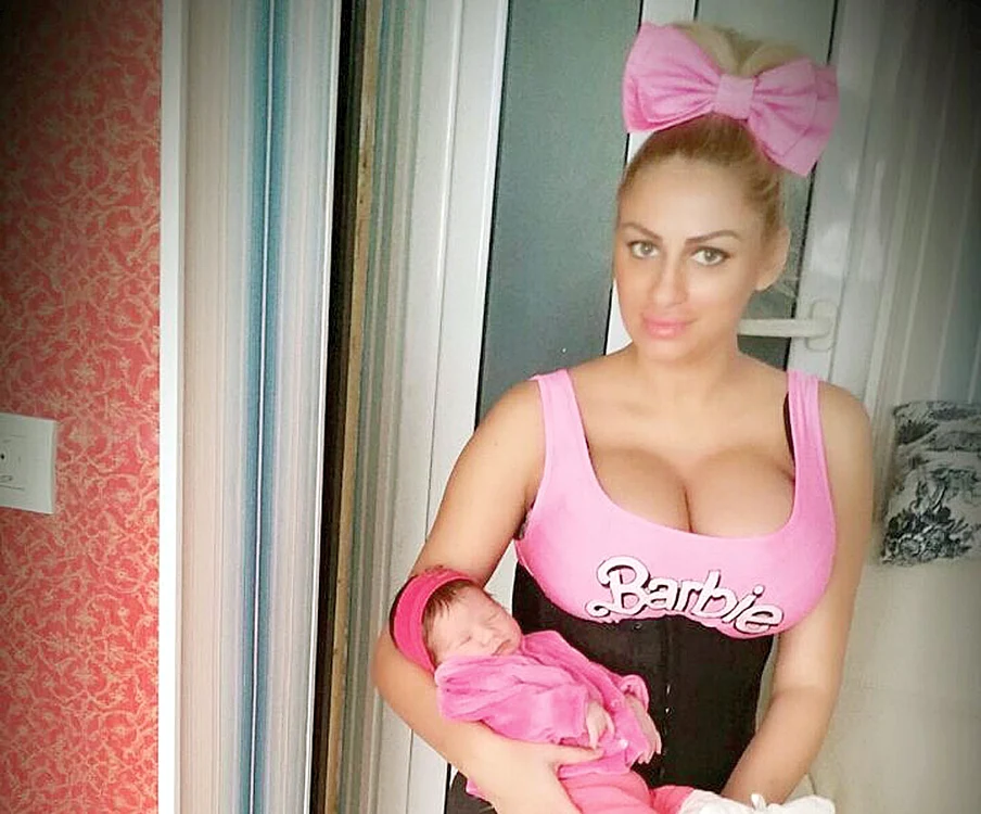 Daniela Stan şi iubitul ei Gabi vor fi părinţi spirituali pentru micuţa Ştefania isabelafoto: Arhiva Personală