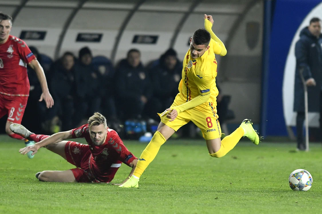 Fiul “Regelui” a intrat pe teren în minutul 68 al partidei cu Lituania şi a bifat primele sale 22 de minute pentru naţionala mare. Şi toată lumea e de acord că viitorul sună bineFOTO: Sportpictures.eu