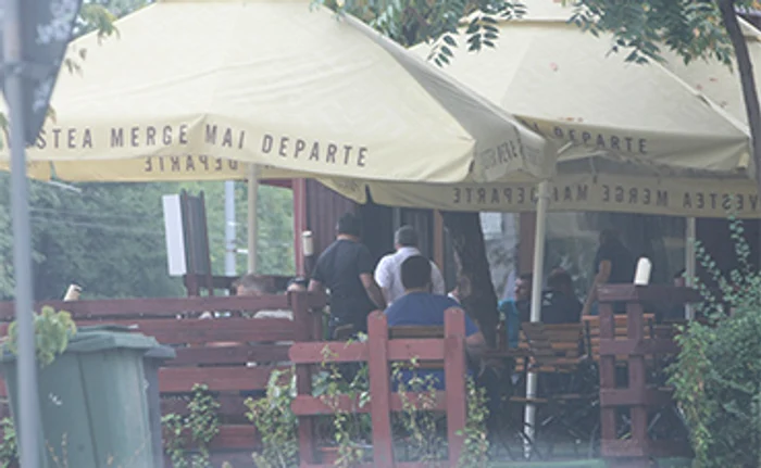 Reporterul a traversat terasa și a intrat într-un birt de pe bulevardul Rebreanu