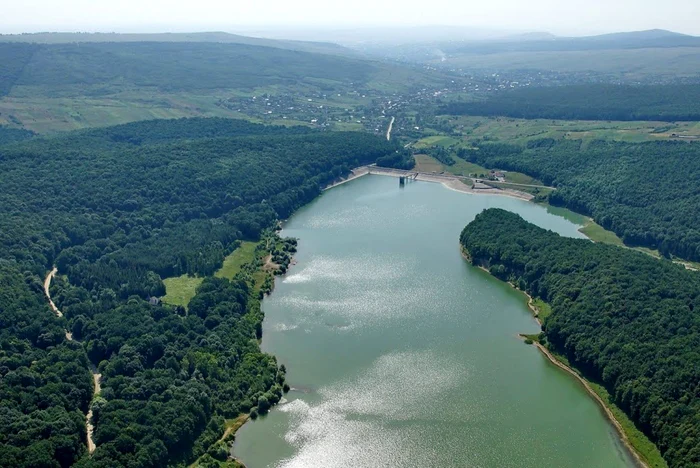 Barajul Pârcovaci FOTO turistico.ro