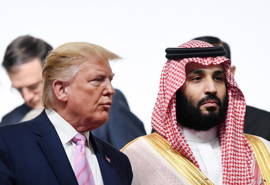 „Nu credea că va trebui să mă pupe-n fund”. Trump, mesaj trivial către moștenitor saudit Mohammed bin Salman
