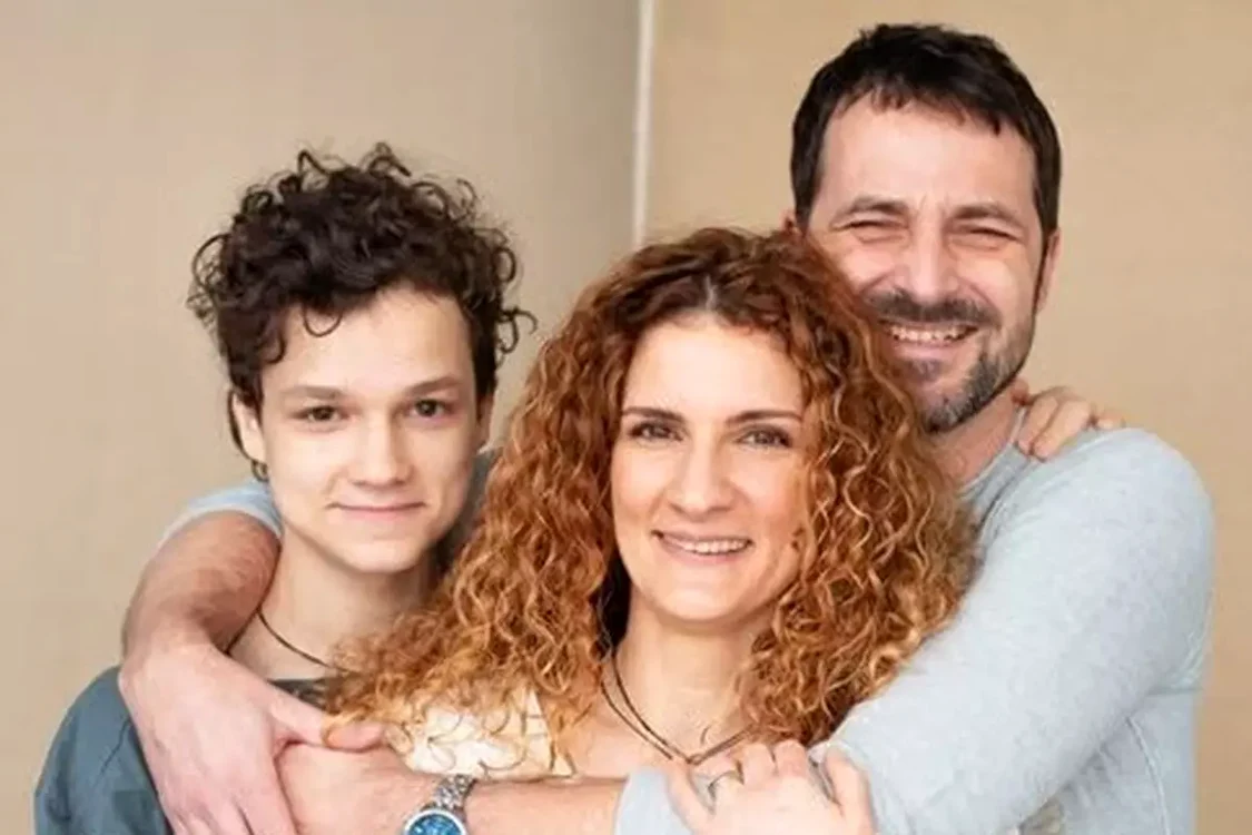 Andreea Aradits și Andreei Aradits, alături de fiul lor, Eric
