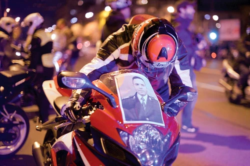 300 de motocicliști l-au comemorat sâmbătă, iar poza cu Bogdan a fost liptă pe motoare