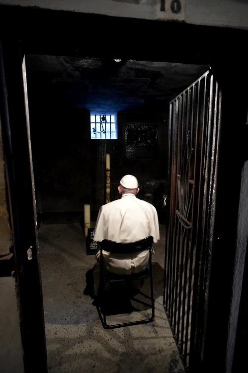 Papa Francis este cel de-al treilea Suveran Pontif care vizitează lagărul de la Auschwitz