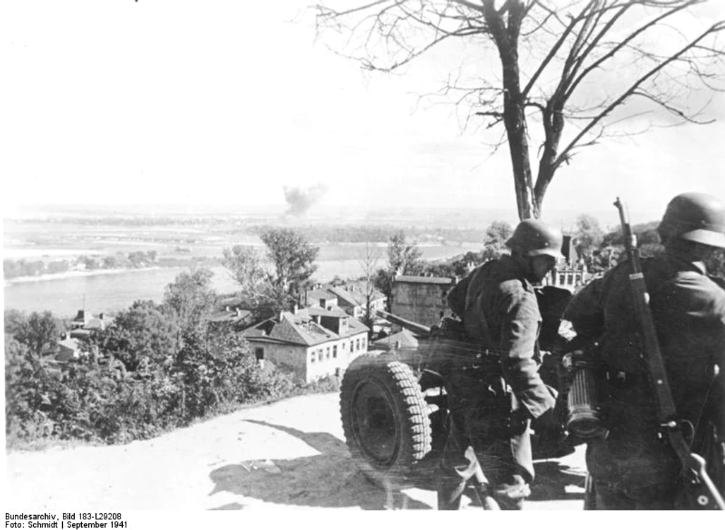 bundesarchiv bild 183 l292082c ukraine2c kiew2c deutsche pak auf der zitadelle jpg jpeg