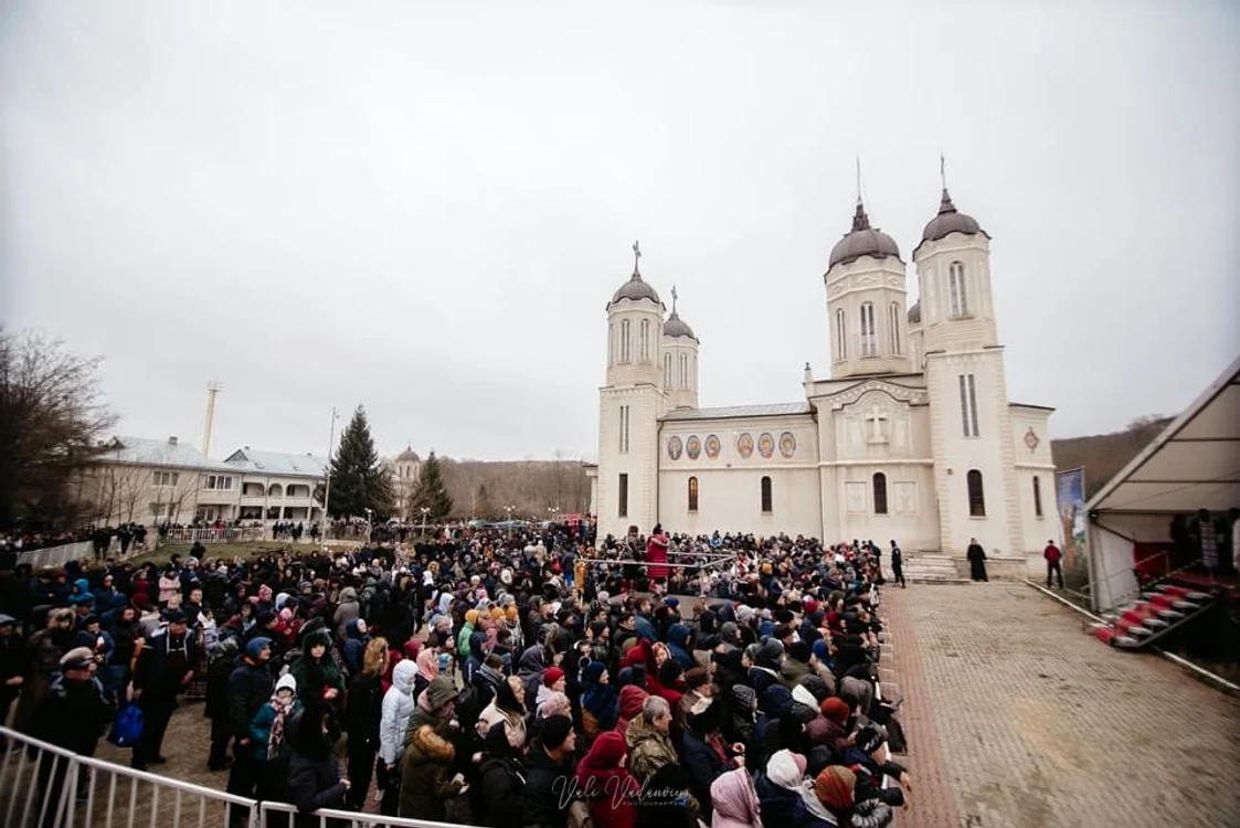 Pelerinaj la pestera Sfantului Andrei Sursa foto: Arhiepiscopia Tomisului 