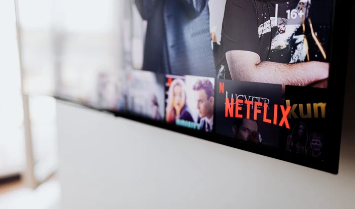Filmul de pe Netflix care i-a cucerit pe români / foto: Pexels