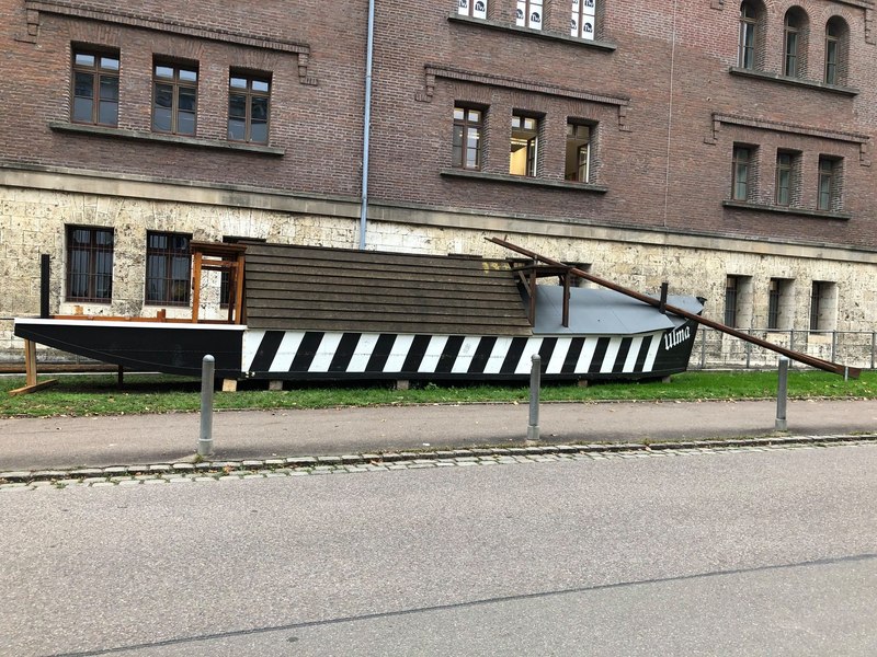 Replica unei ambarcațiuni cu care strămoșii coloniștilor germani au venit pe Dunăre în Banat, expusă la Timișoara