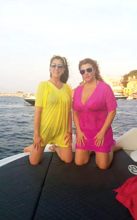 
    Mihalea Borcea a făcut plajă pe iaht, alături de familieFoto: arhiva personală  