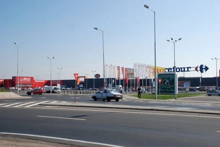 Astăzi este deschis până la 19.00 la Carrefour