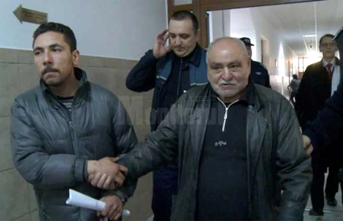 Gheorghe Lazăr (în stânga imaginii), alături de tatăl său. FOTO monitorulsv.ro